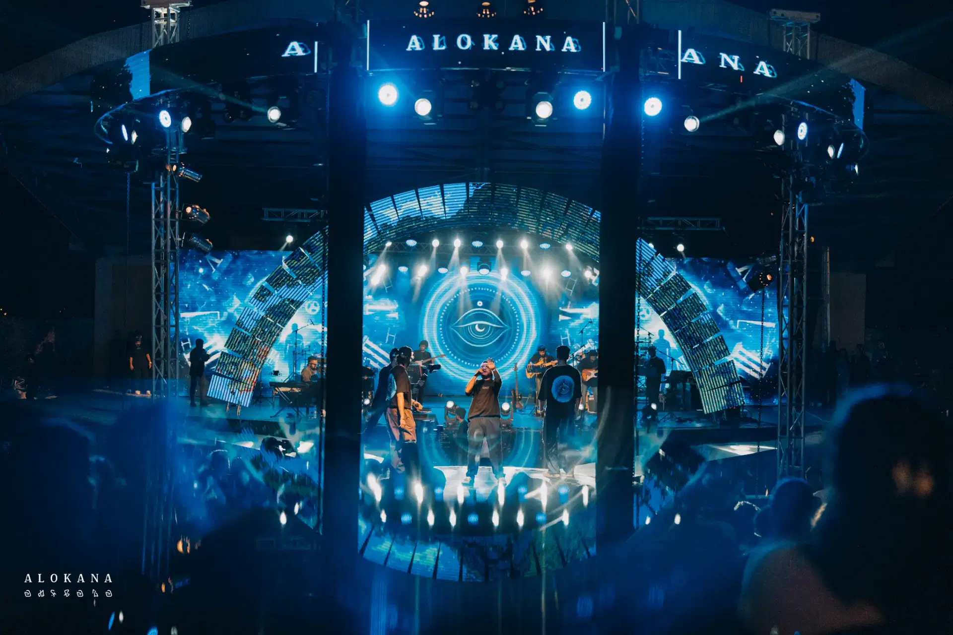 Stage lighting and crowd